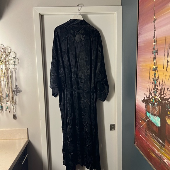 Victoria’s Secret Archives Burnout Robe - Picture 3 of 5